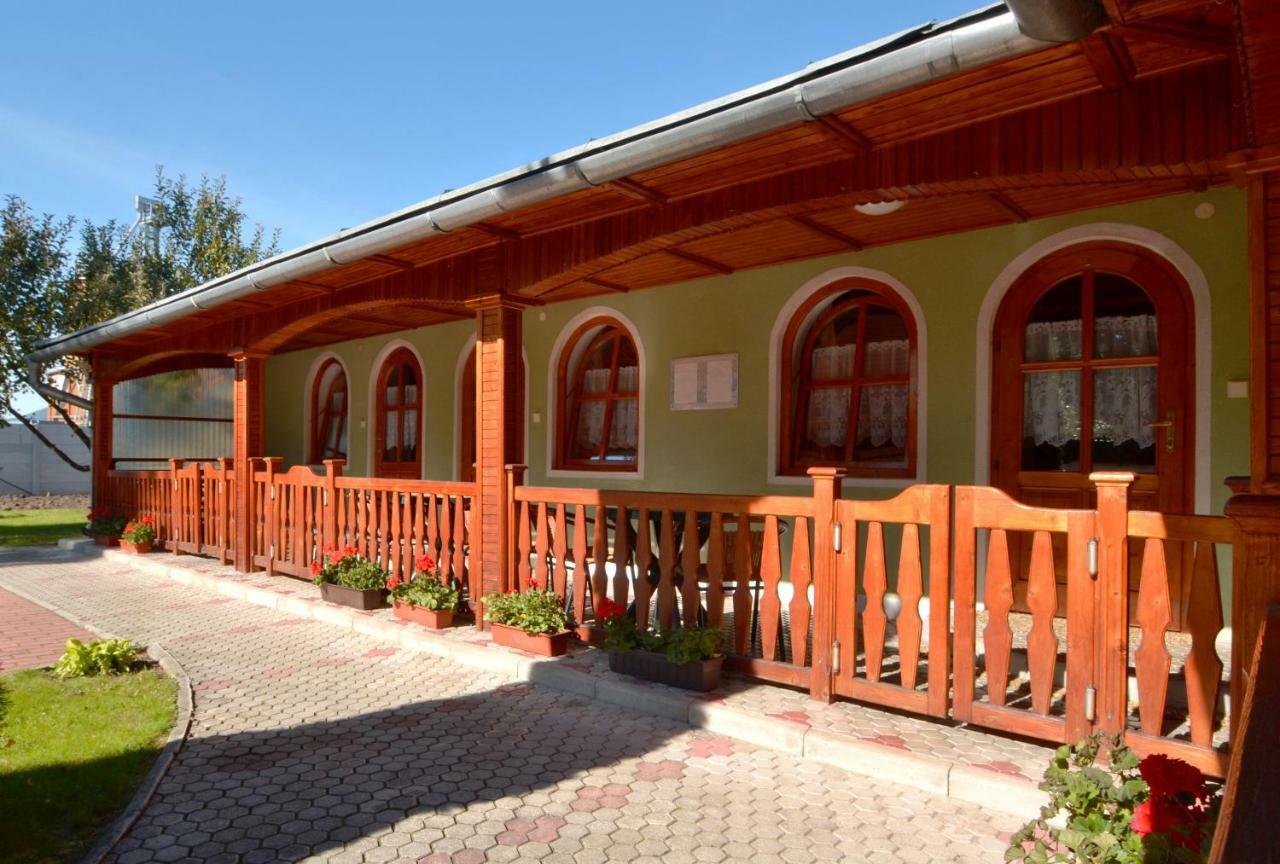 Apartman Pri Zamocku Besenova Exterior photo