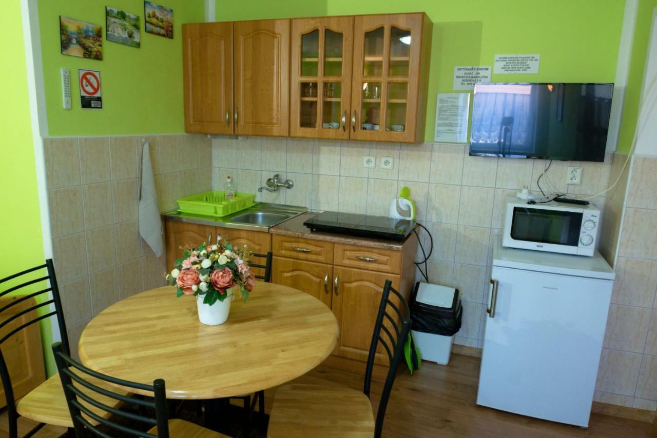 Apartman Pri Zamocku Besenova Exterior photo